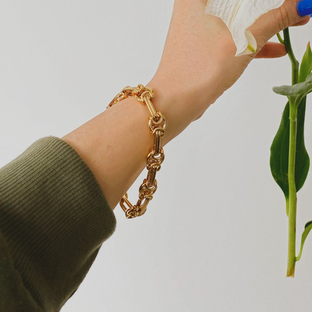 Rachel Mulherin gold chunky Drew bracelet